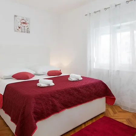 بيت للعطل House Pool Trogir تروغير